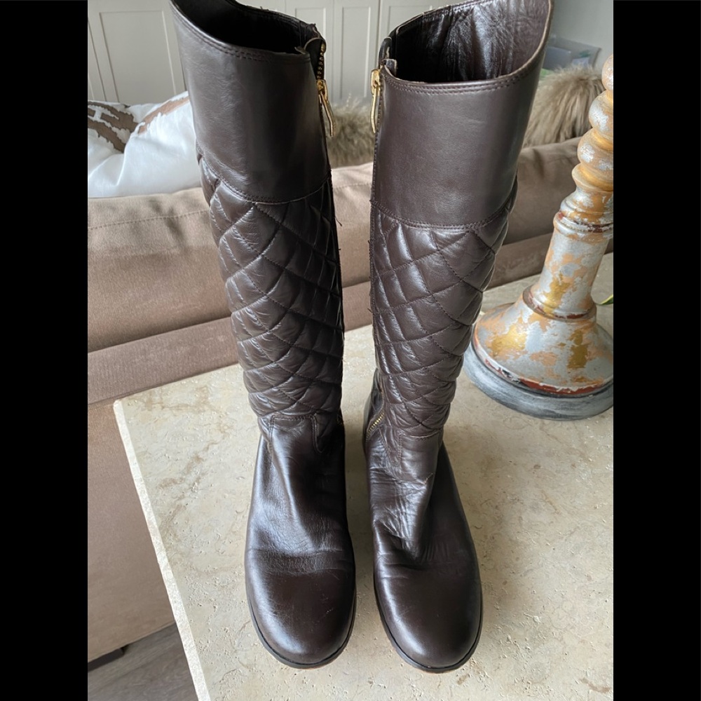 VINCE CAMUTO BROWN QUILTED LOOK BOOTS 8